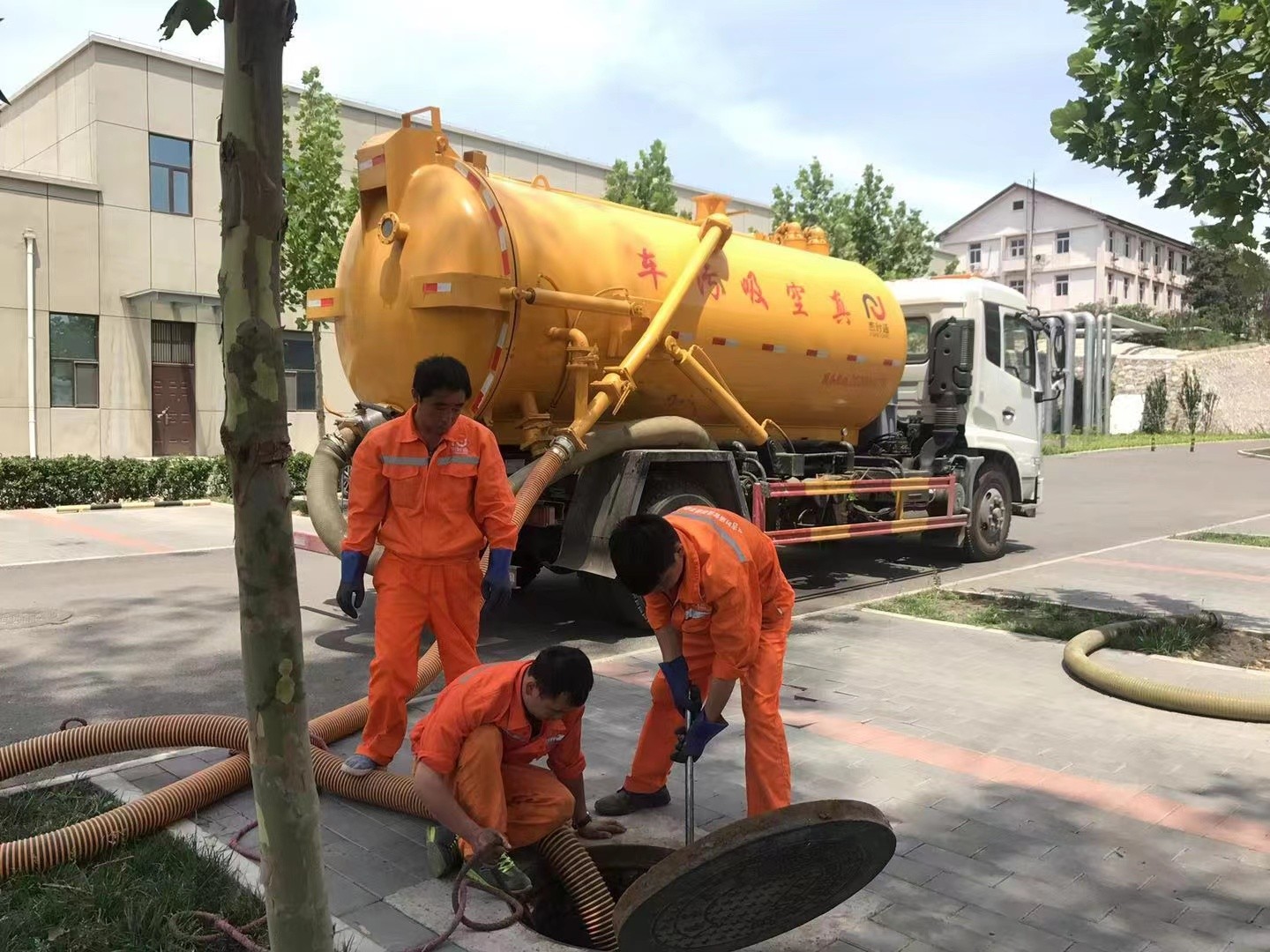 南头镇化粪池清理与5-8吨吸粪车施工效率分析